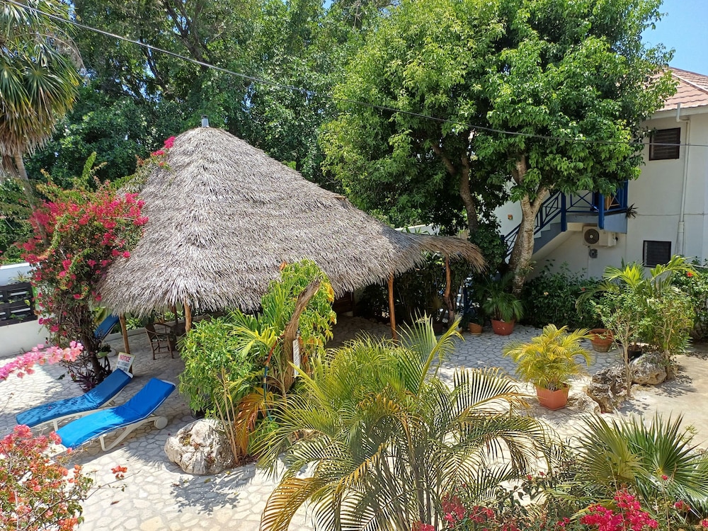 LTU Garden — Hotel building in Negril