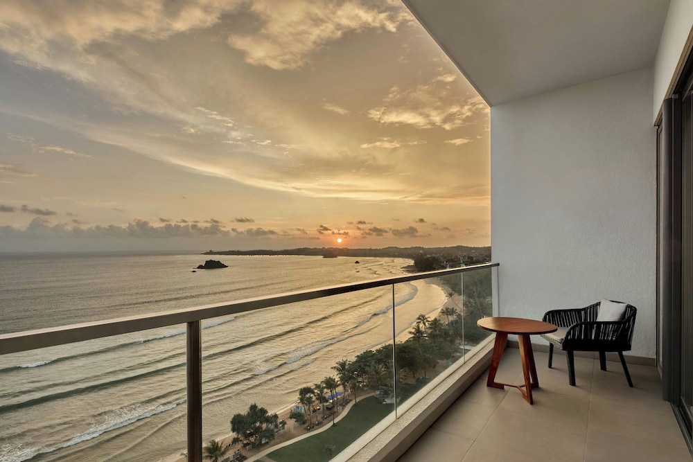 Weligama Bay Marriott Resort & Spa — Beach in Weligama