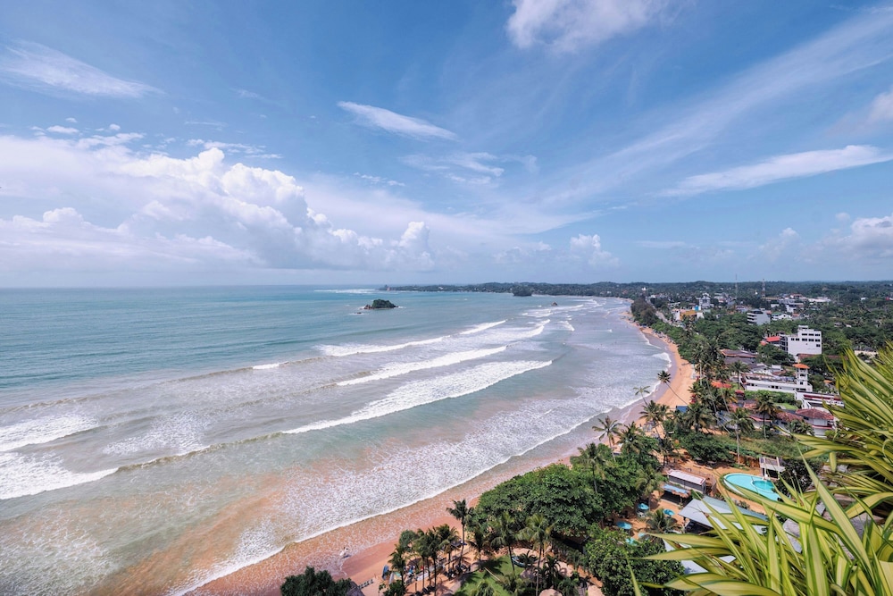 Weligama Bay Marriott Resort & Spa — Beach in Weligama