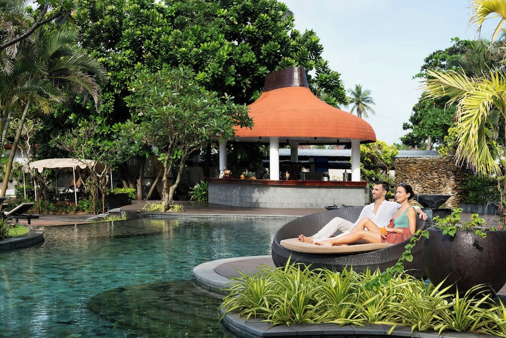 Weligama Bay Marriott Resort & Spa — Swimming pool in Weligama