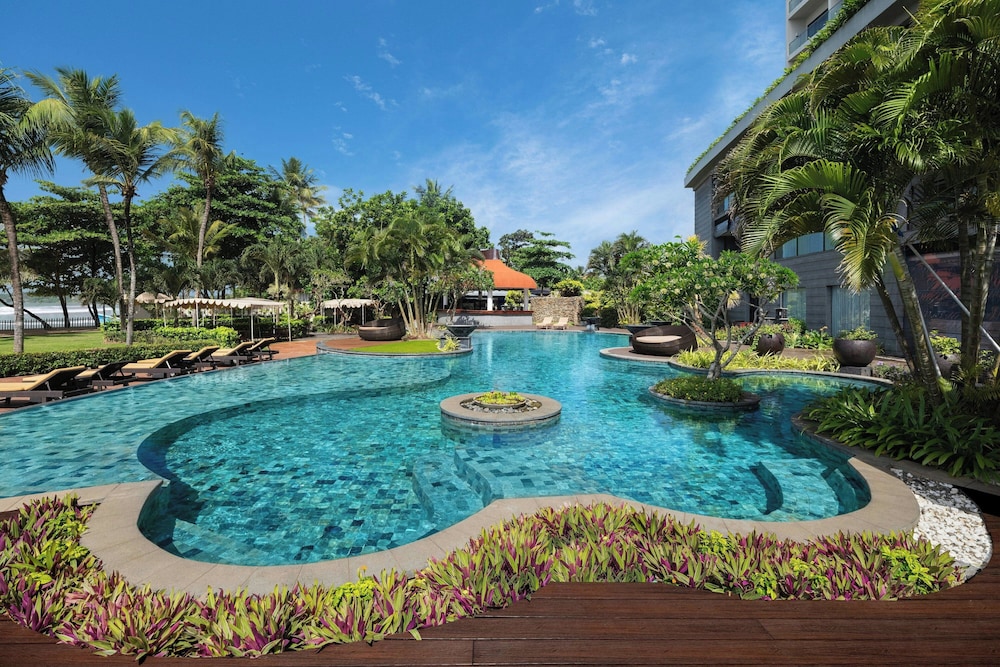 Weligama Bay Marriott Resort & Spa — Swimming pool in Weligama