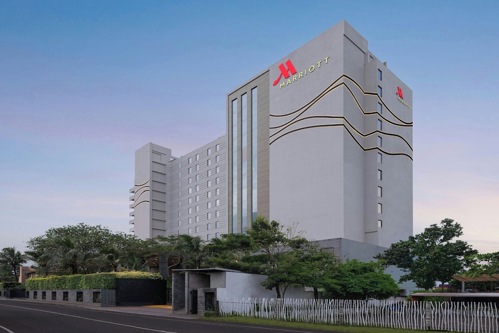 Weligama Bay Marriott Resort & Spa — Hotel building in Weligama