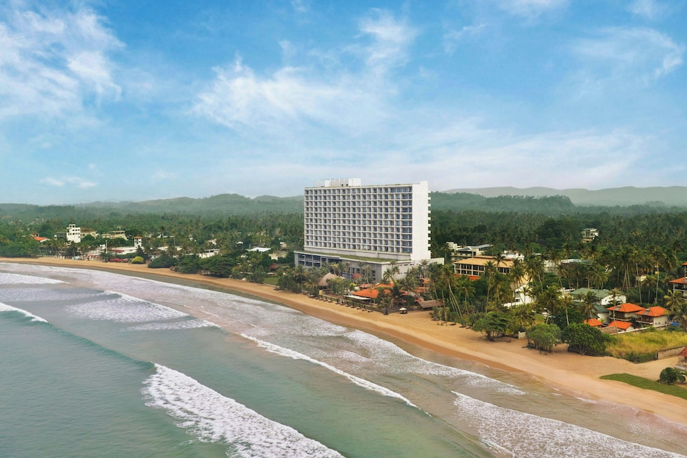 Weligama Bay Marriott Resort & Spa — Hotel building in Weligama