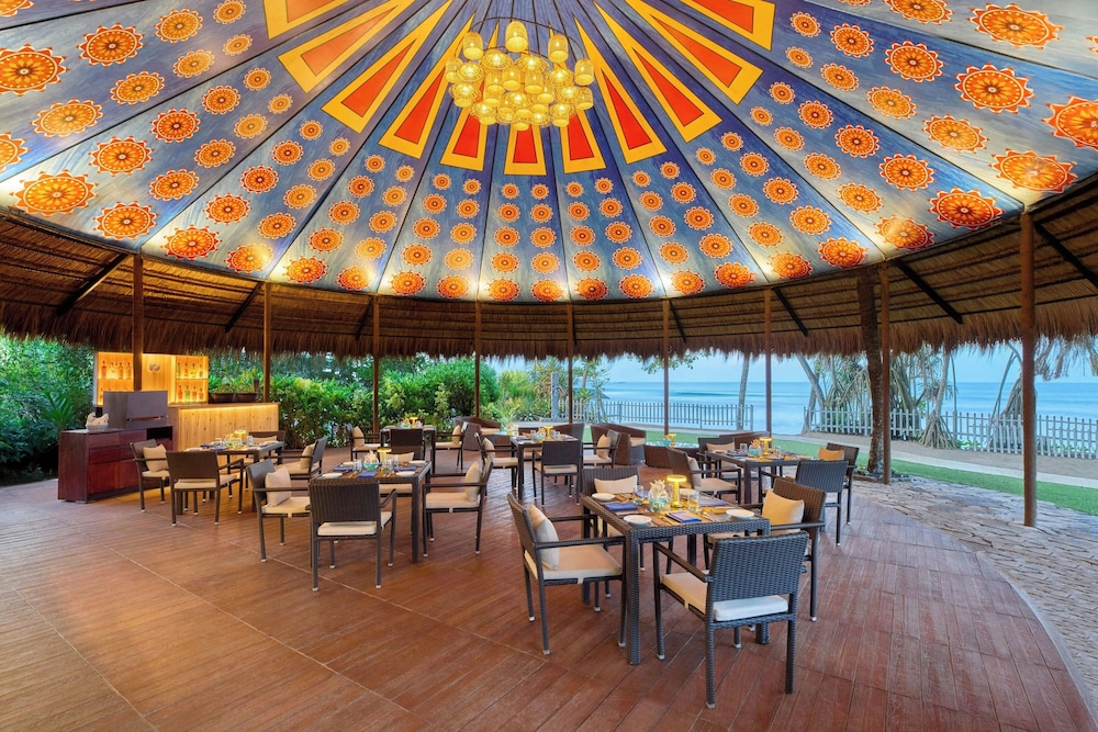 Weligama Bay Marriott Resort & Spa — Restaurant & bars in Weligama