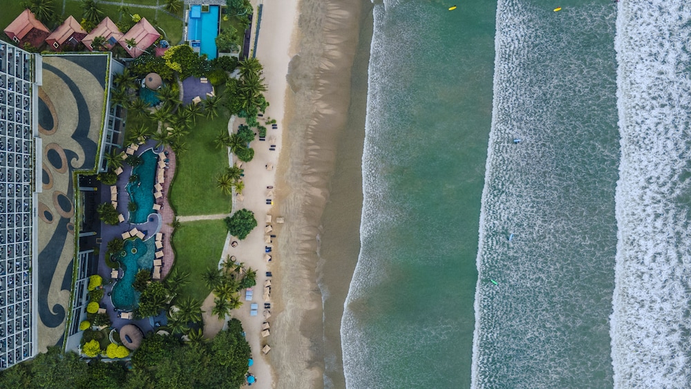 Weligama Bay Marriott Resort & Spa — Beach in Weligama