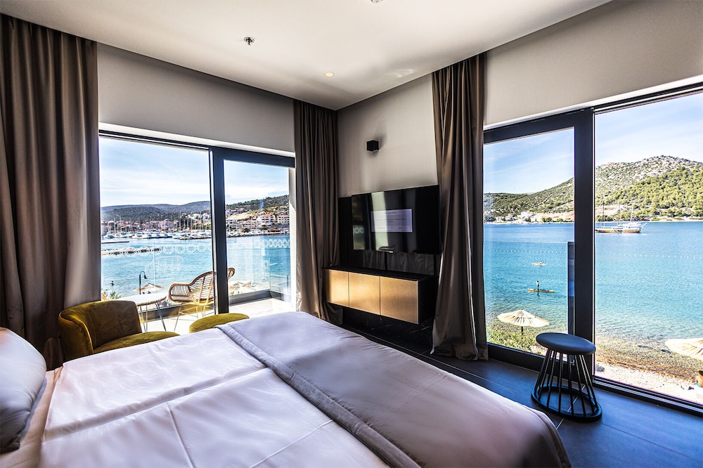 Marinus Beach Hotel — Hotel rooms in Marina, Split-Dalmatia