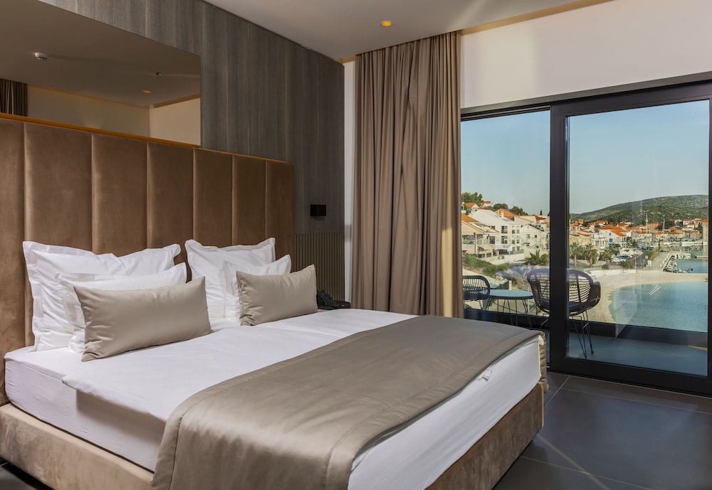 Marinus Beach Hotel — Hotel rooms in Marina, Split-Dalmatia