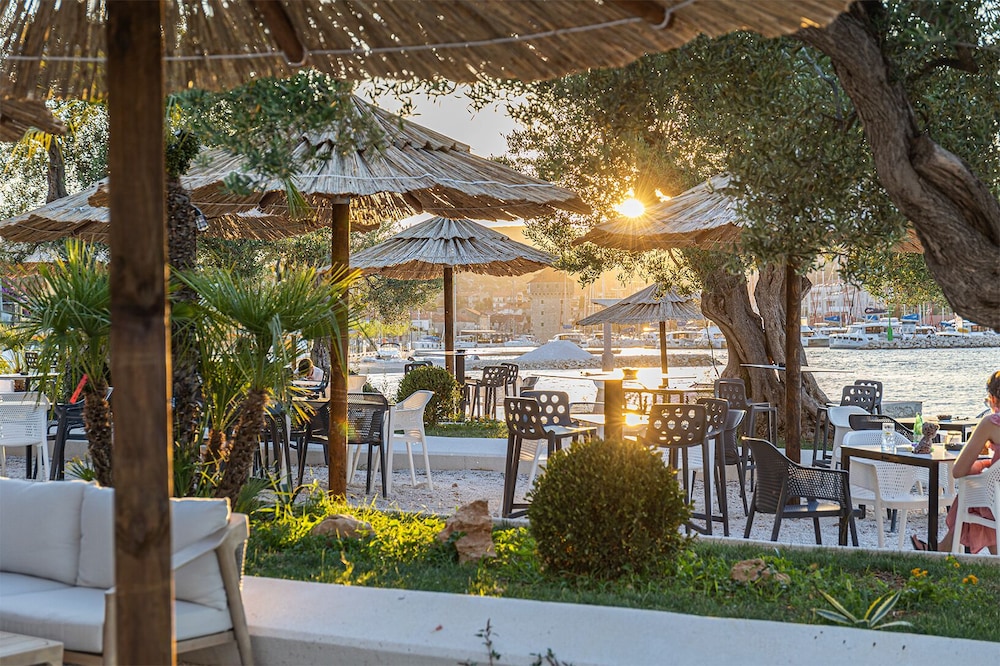 Marinus Beach Hotel — Restaurant & bars in Marina, Split-Dalmatia