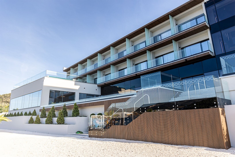 Marinus Beach Hotel — Hotel building in Marina, Split-Dalmatia