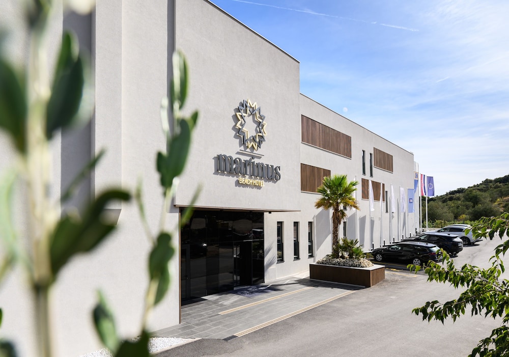 Marinus Beach Hotel — Hotel building in Marina, Split-Dalmatia