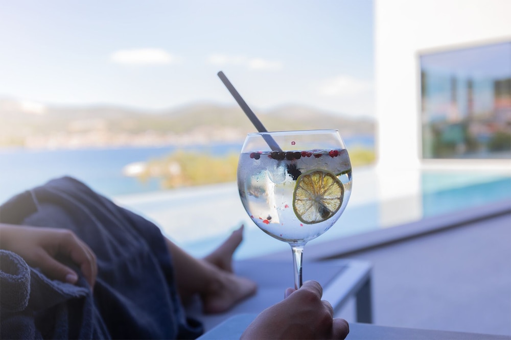 Marinus Beach Hotel — Restaurant & bars in Marina, Split-Dalmatia