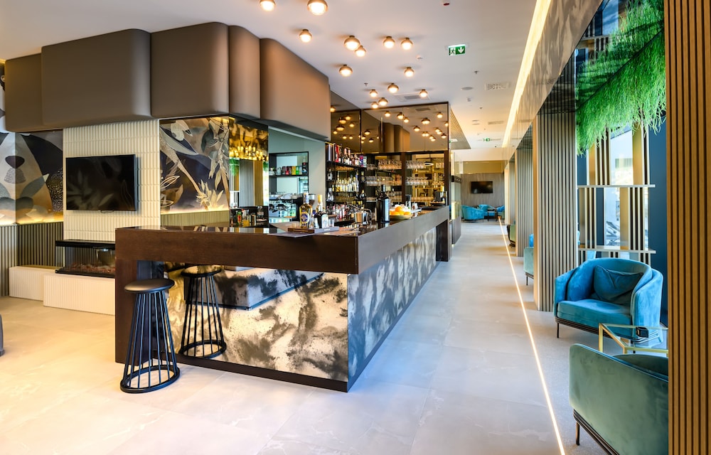 Marinus Beach Hotel — Restaurant & bars in Marina, Split-Dalmatia