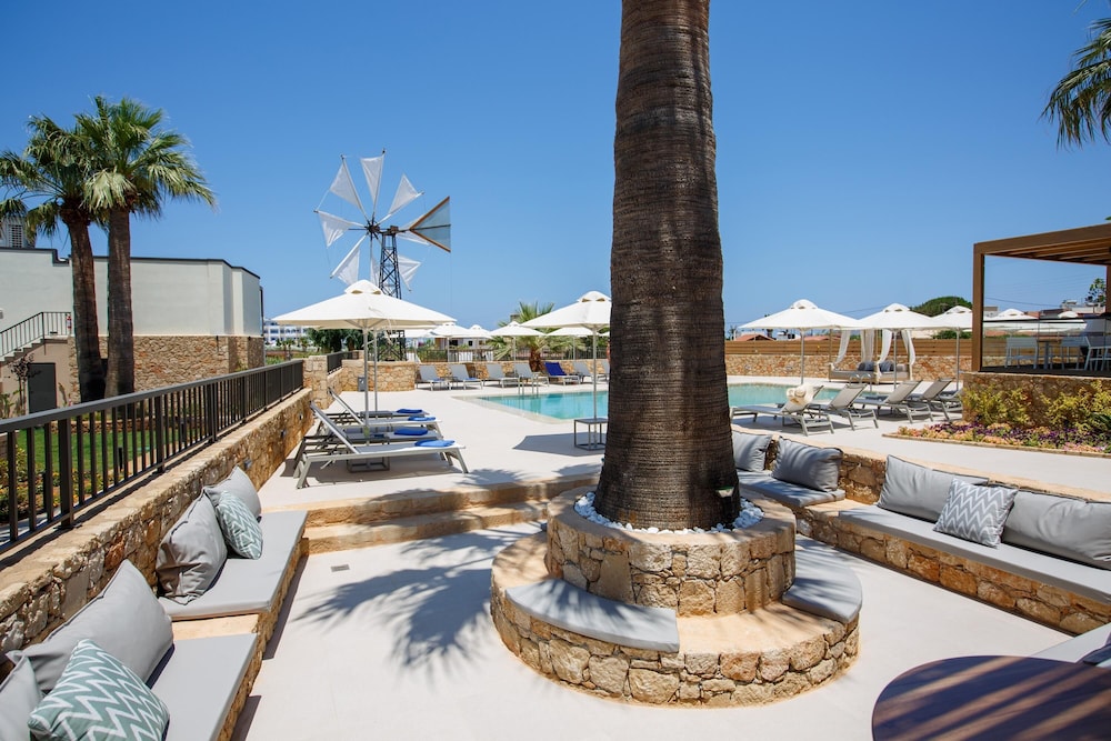Aloe Boutique Hotel — Swimming pool in Hersonissos