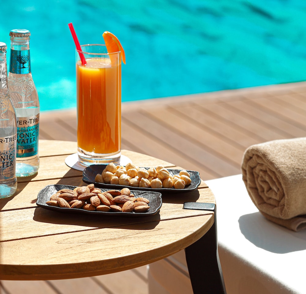 Wanda Vista Istanbul — Swimming pool in Istanbul, Istanbul