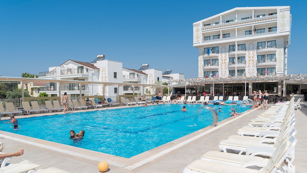 Maya World Park — Swimming pool in Belek