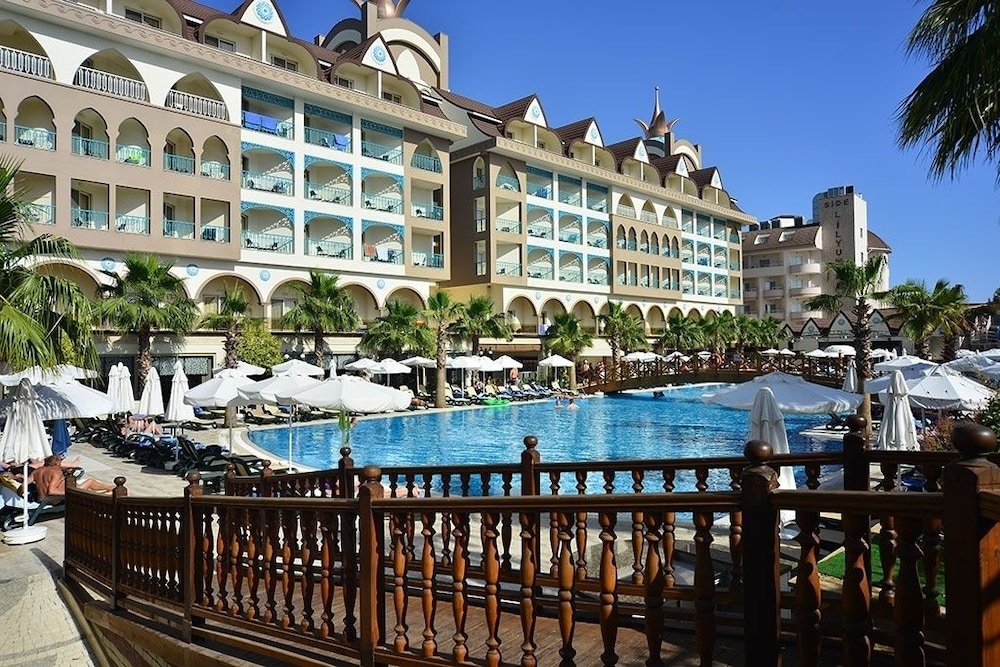 Side Crown Palace Ultra All Inclusive — Swimming pool in Side