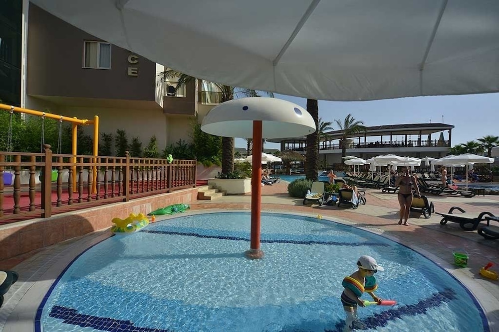 Side Crown Palace Ultra All Inclusive — Swimming pool in Side