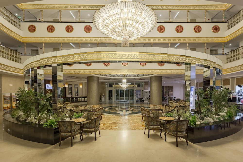 Side Crown Palace Ultra All Inclusive — Hotel building in Side