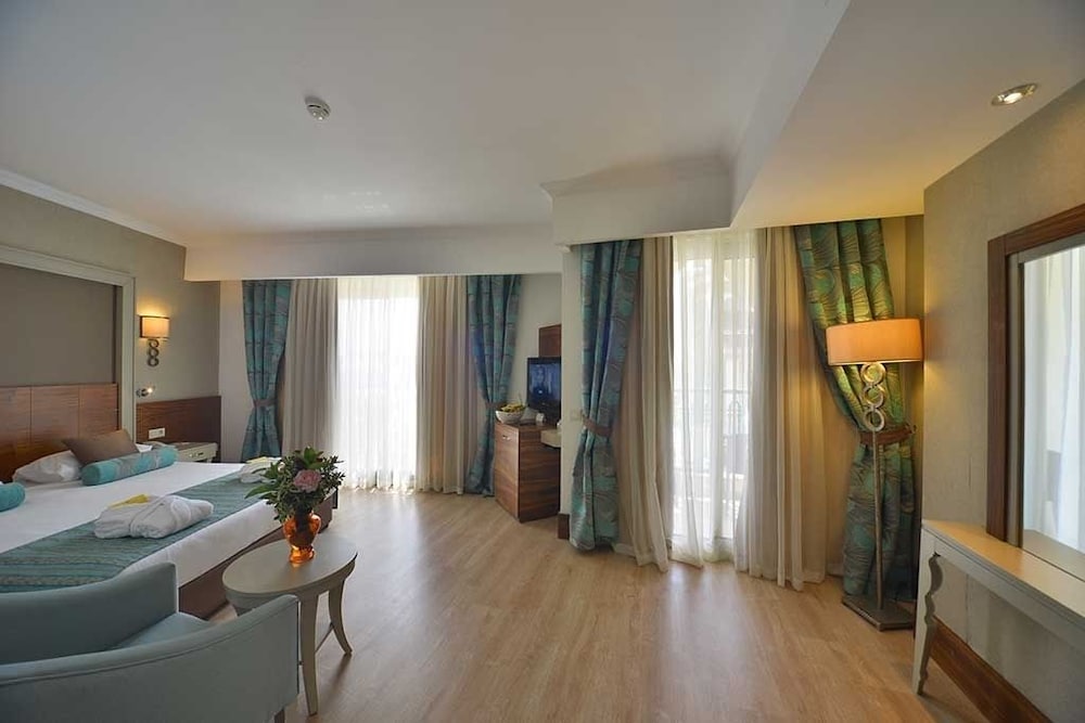Side Crown Palace Ultra All Inclusive — Hotel rooms in Side