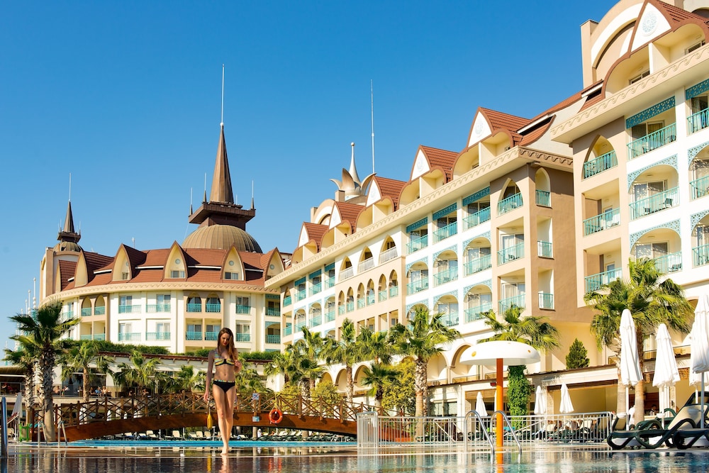 Side Crown Palace Ultra All Inclusive — Hotel building in Side