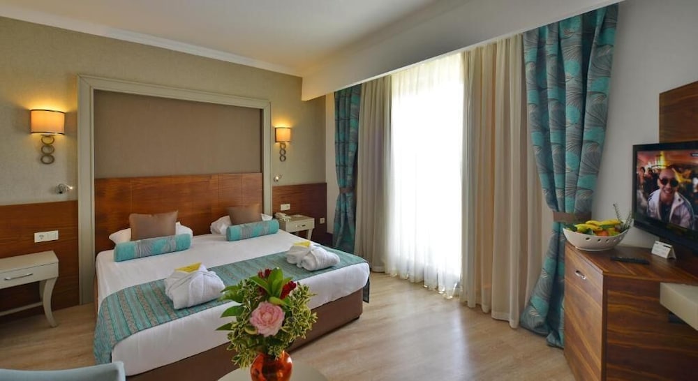 Side Crown Palace Ultra All Inclusive — Hotel rooms in Side
