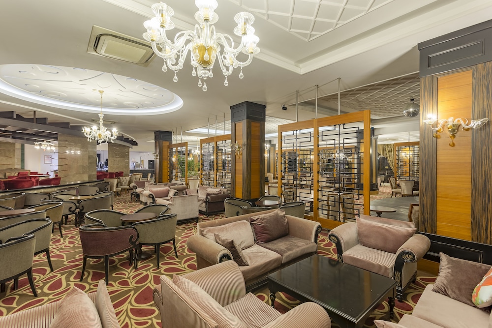 Side Crown Palace Ultra All Inclusive — Hotel building in Side