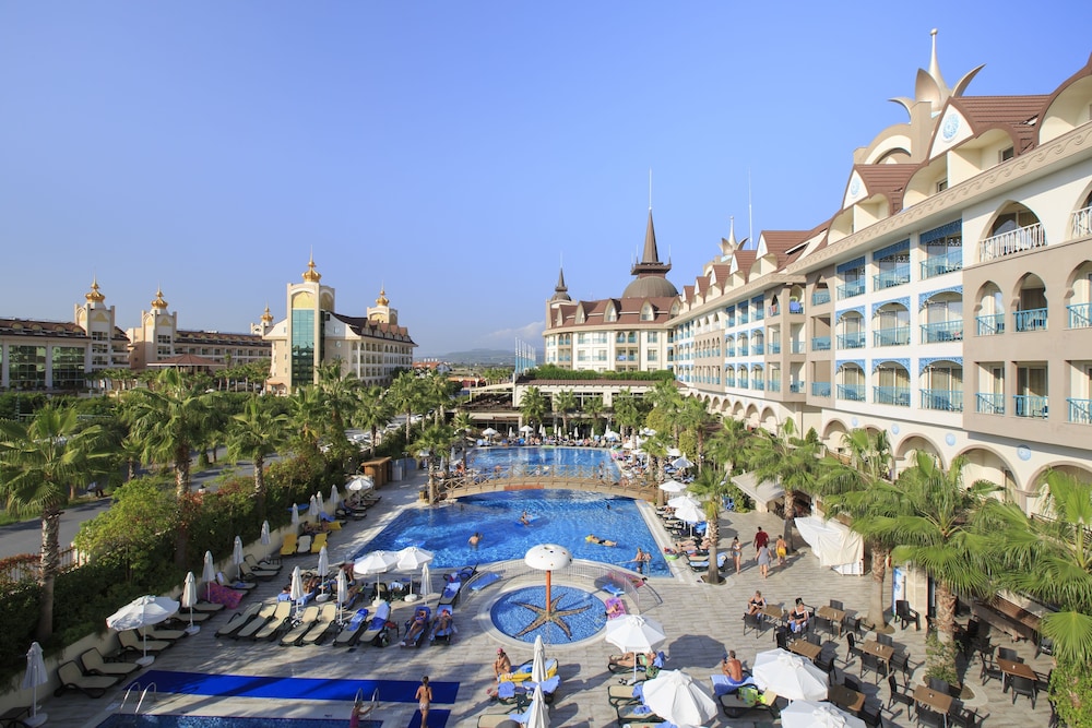 Side Crown Palace Ultra All Inclusive — Hotel building in Side