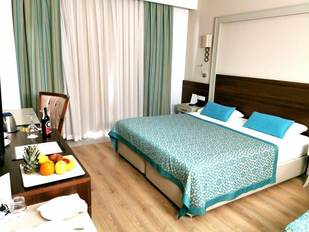Side Crown Palace Ultra All Inclusive — Hotel rooms in Side