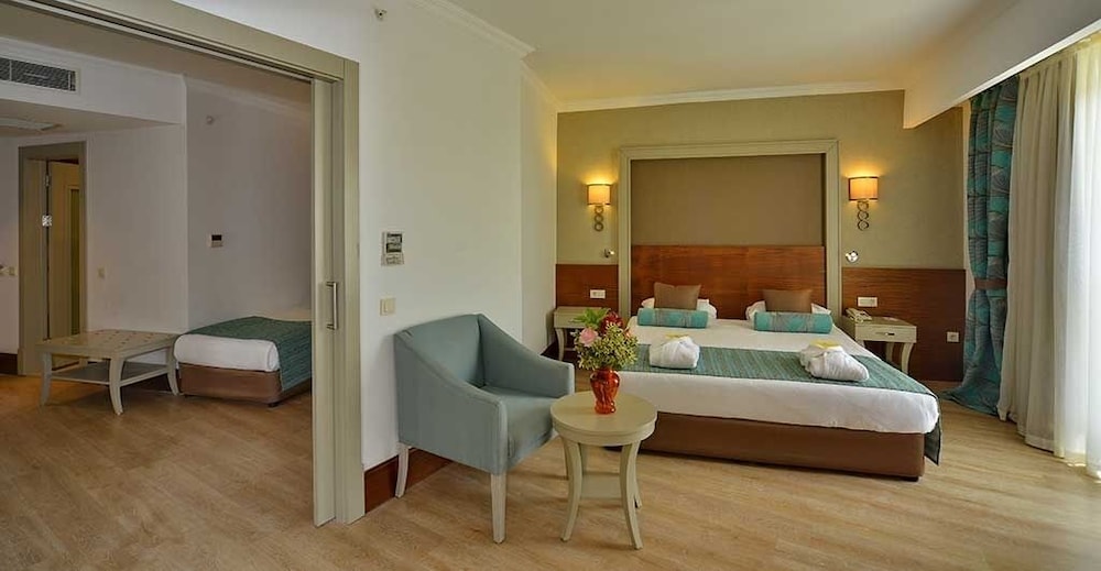 Side Crown Palace Ultra All Inclusive — Hotel rooms in Side