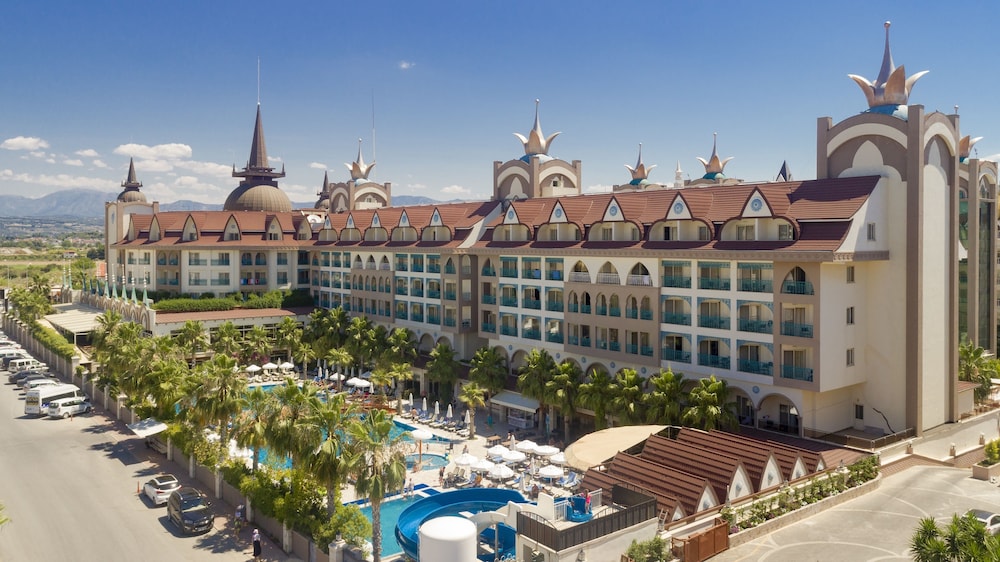 Side Crown Palace Ultra All Inclusive — Hotel building in Side