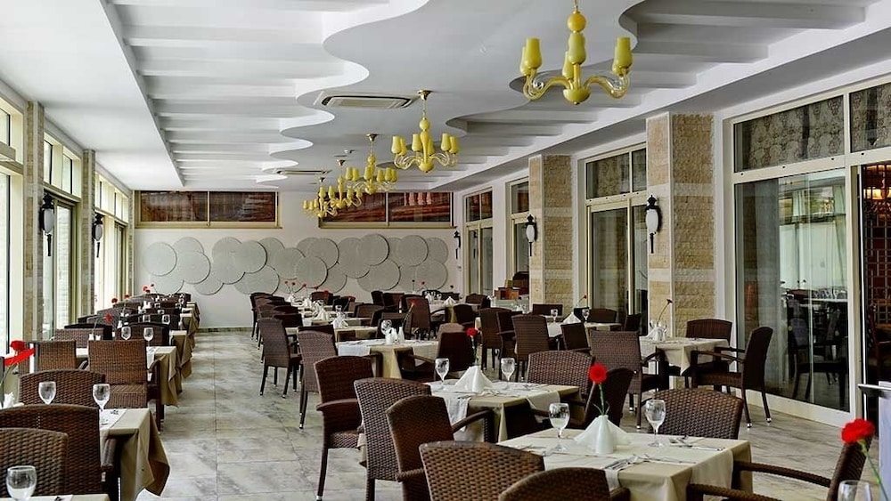 Side Crown Palace Ultra All Inclusive — Restaurant & bars in Side