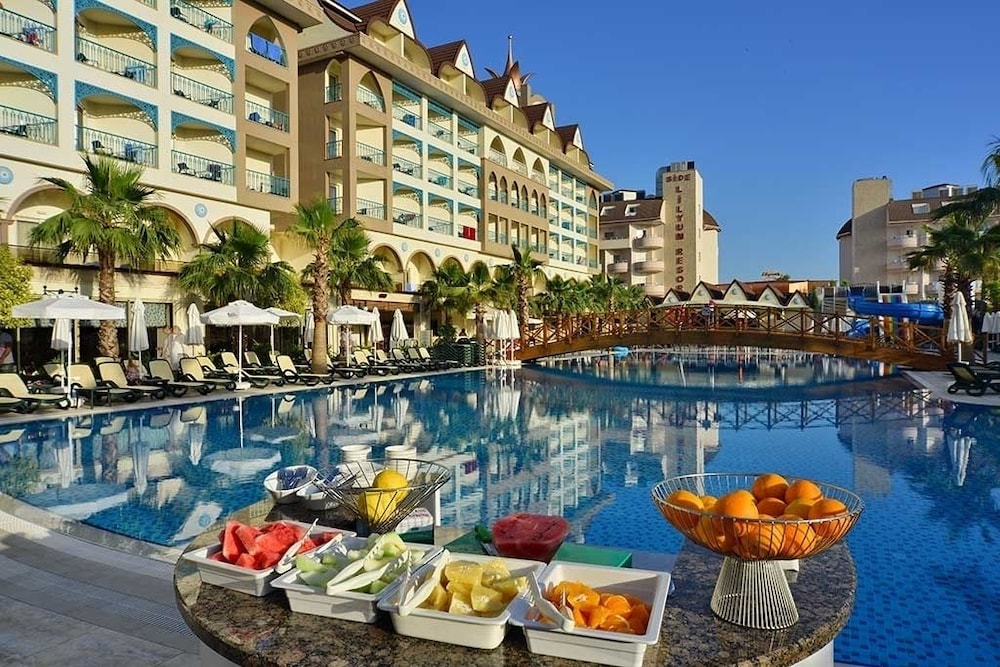 Side Crown Palace Ultra All Inclusive — Swimming pool in Side