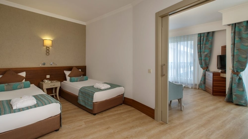 Side Crown Palace Ultra All Inclusive — Hotel rooms in Side