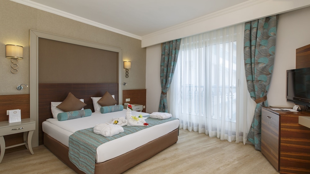 Side Crown Palace Ultra All Inclusive — Hotel rooms in Side