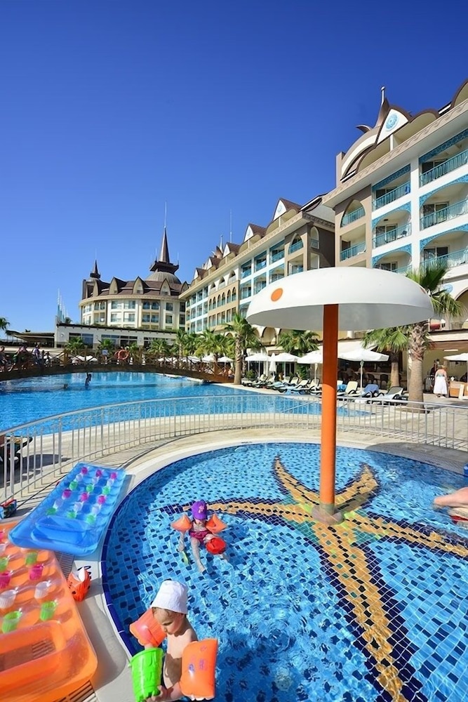Side Crown Palace Ultra All Inclusive — Swimming pool in Side