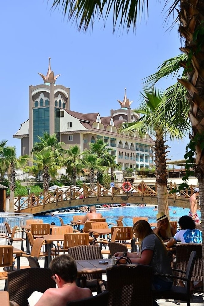Side Crown Palace Ultra All Inclusive — Swimming pool in Side