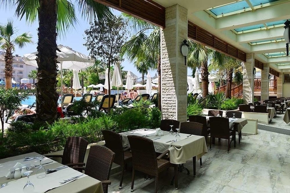 Side Crown Palace Ultra All Inclusive — Restaurant & bars in Side