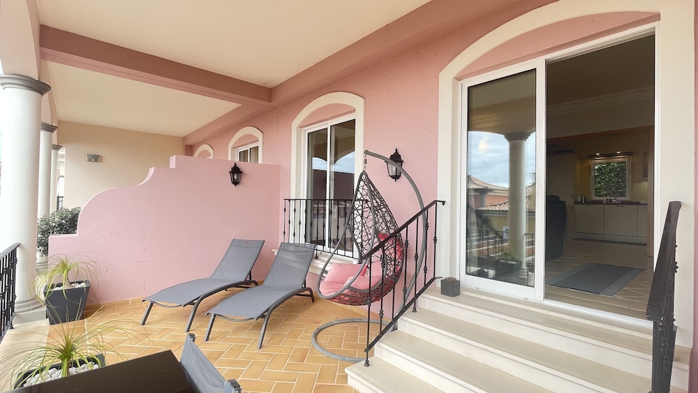 Sea and Sun 4 You - Palheiro Village — Hotel building in Funchal, Madeira