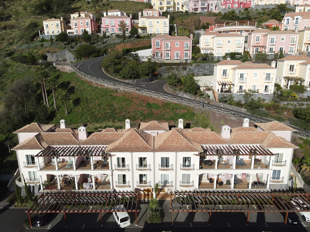 Sea and Sun 4 You - Palheiro Village — Hotel building in Funchal, Madeira