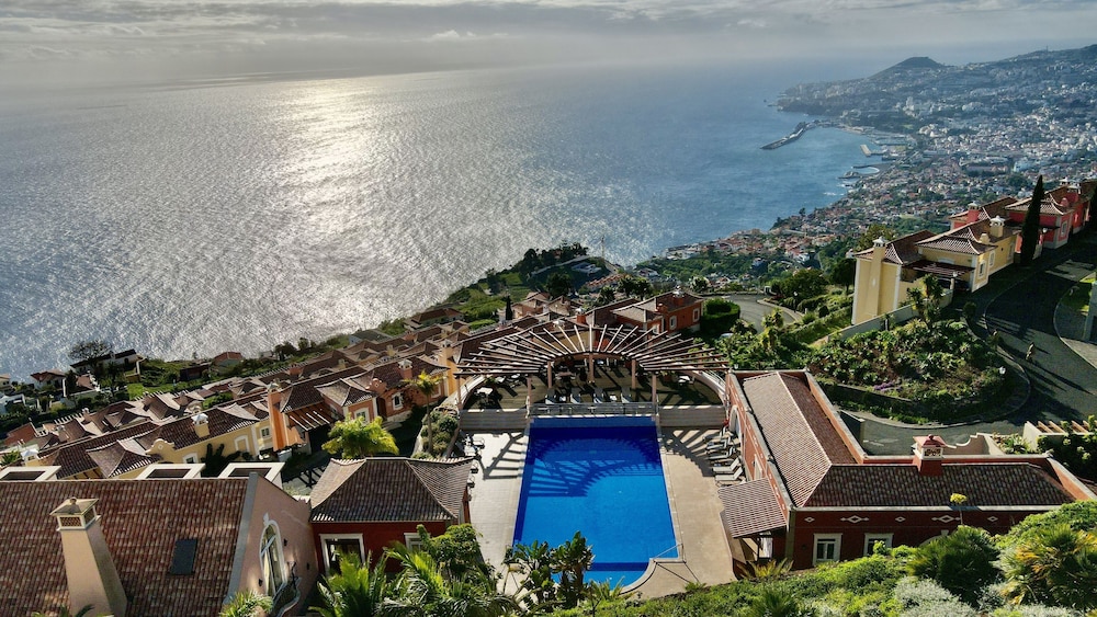 Sea and Sun 4 You - Palheiro Village — Main photo in Funchal, Madeira