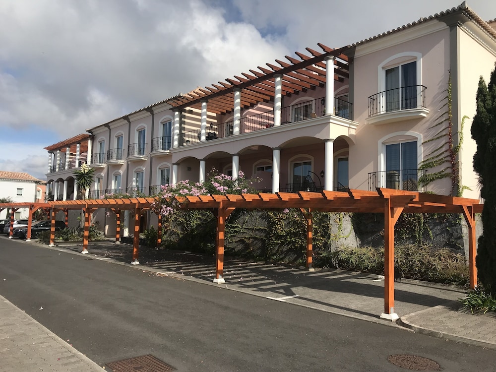 Sea and Sun 4 You - Palheiro Village — Hotel building in Funchal, Madeira