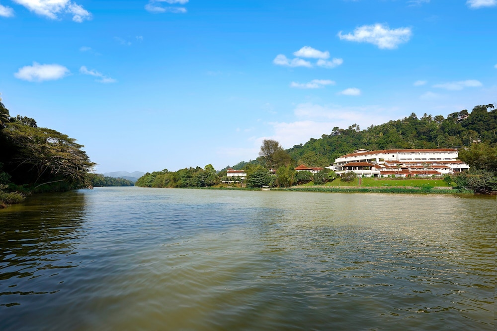 Cinnamon Citadel Kandy — Attractions in the area in Kandy