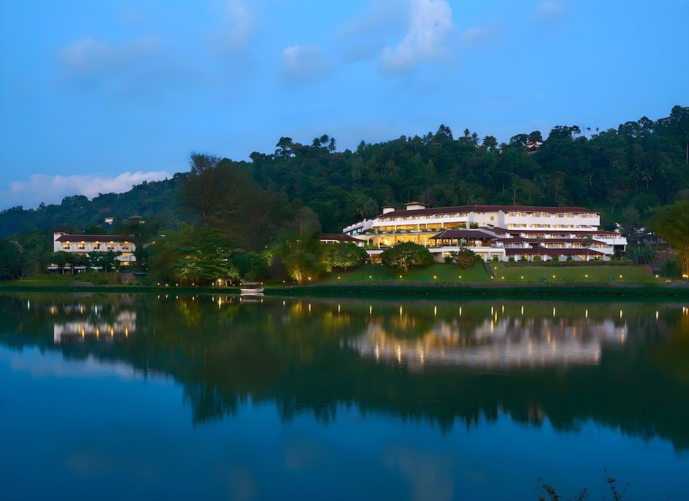 Cinnamon Citadel Kandy — Hotel building in Kandy