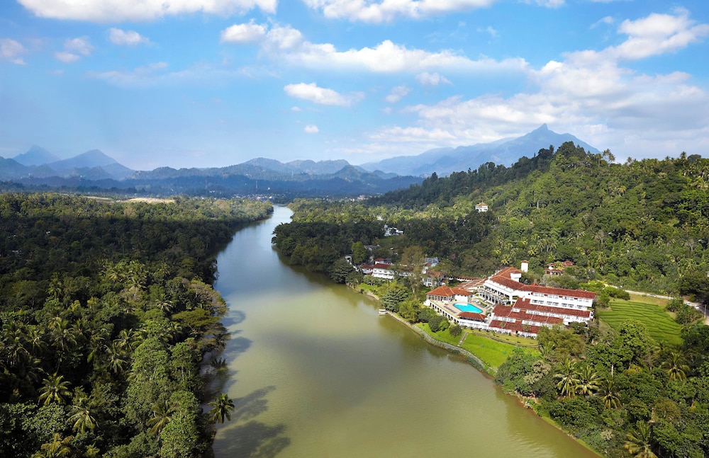 Cinnamon Citadel Kandy — Attractions in the area in Kandy