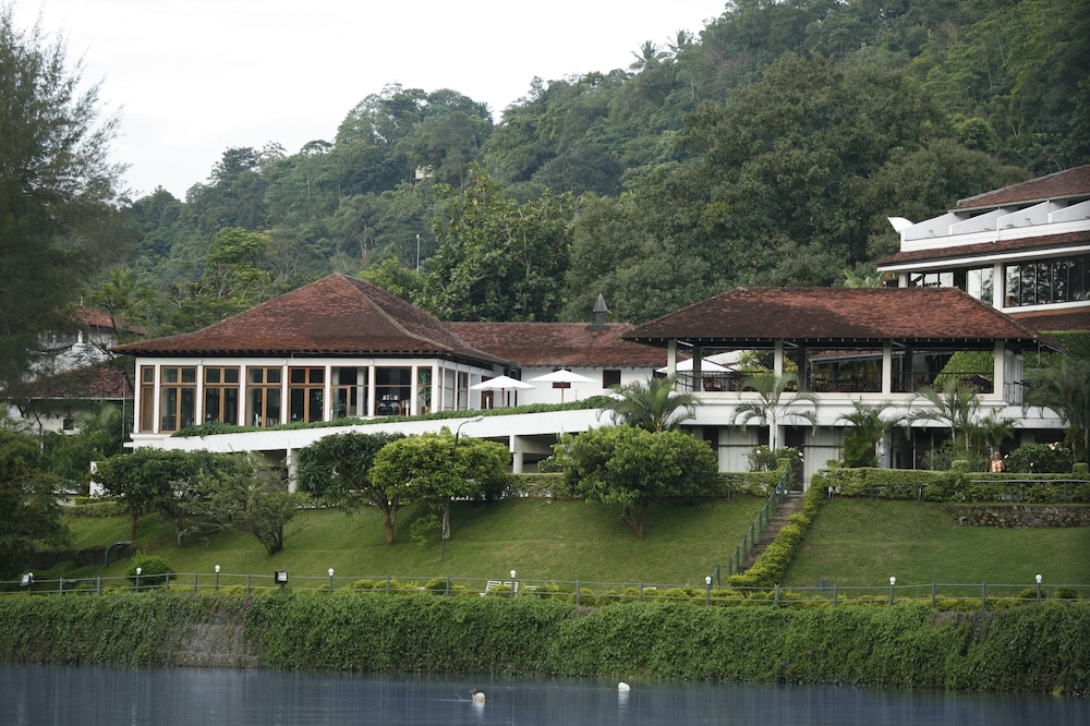 Cinnamon Citadel Kandy — Hotel building in Kandy