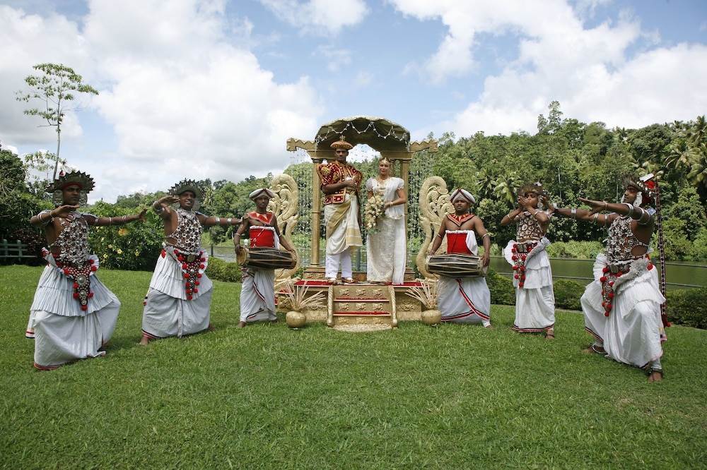 Cinnamon Citadel Kandy — Attractions in the area in Kandy