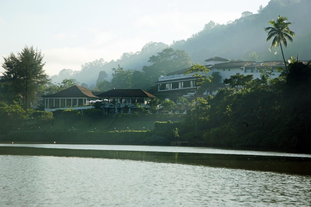 Cinnamon Citadel Kandy — Hotel building in Kandy