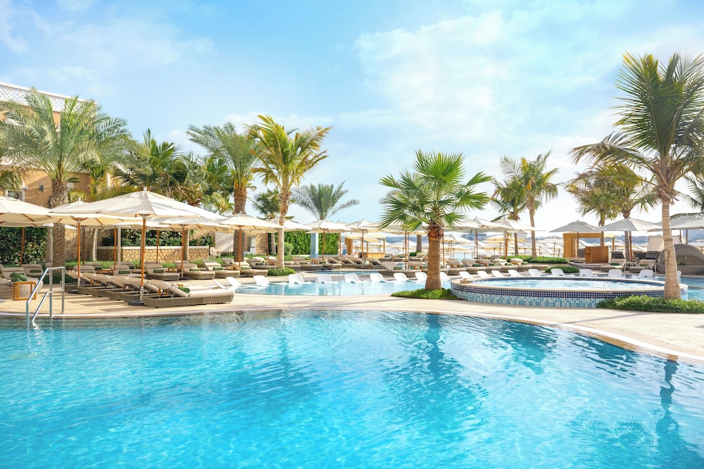 The First Collection Business Bay, Dubai, a Tribute Portfolio Hotel — Swimming pool in Dubai