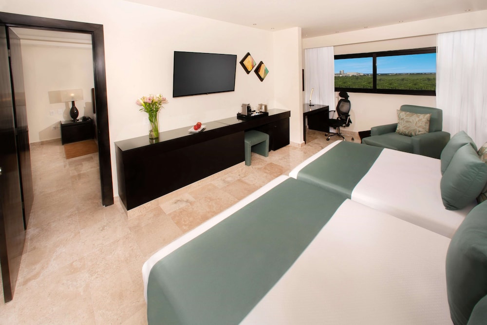Smart Cancun The Urban Oasis — Hotel rooms in Cancun, Quintana Roo