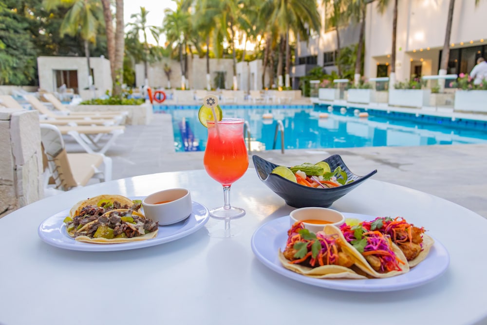 Smart Cancun The Urban Oasis — Restaurant & bars in Cancun, Quintana Roo